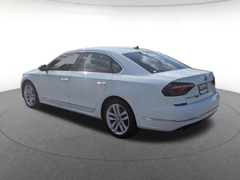 Used 2017 Volkswagen Passat 1.8T SE FWD image 3