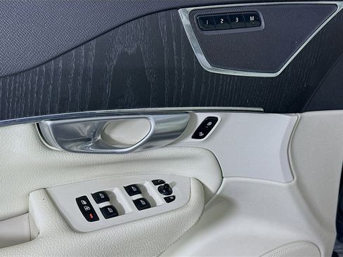 Used 2020 Volvo XC90 T5 Momentum w/ Protection Package Premier image 14