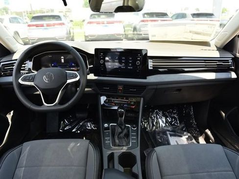 New 2026 Volkswagen Jetta SE FWD image 7