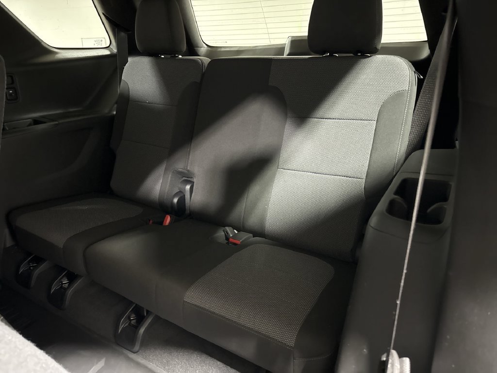 Used 2023 Chevrolet Traverse LT FWD image 23
