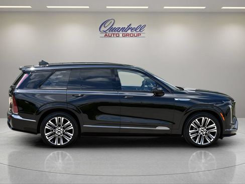 Used 2026 Cadillac Vistiq Platinum w/ LPO, Floor Liner Package AWD/4WD image 3