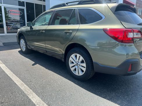 Used 2019 Subaru Outback 2.5i Premium AWD/4WD image 2