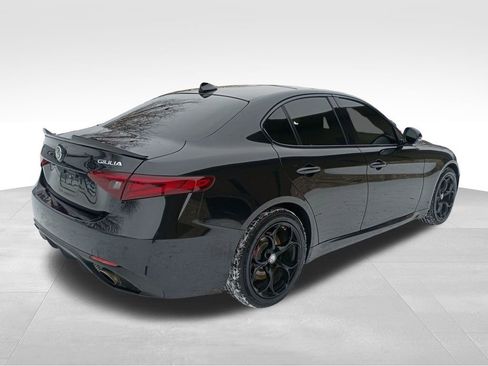 Used 2017 Alfa Romeo Giulia AWD image 5