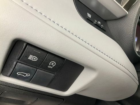 Used 2023 Toyota Highlander LE image 23