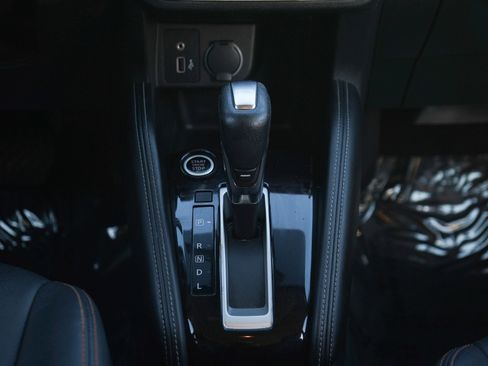 Used 2020 Nissan Kicks SR w/ SR Premium Package FWD image 17