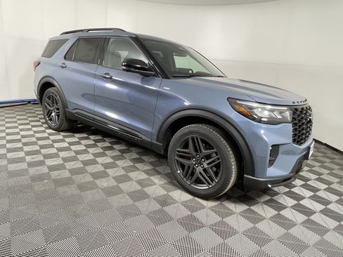 New 2026 Ford Explorer ST-Line w/ ST-Line Street Pack AWD/4WD image 7