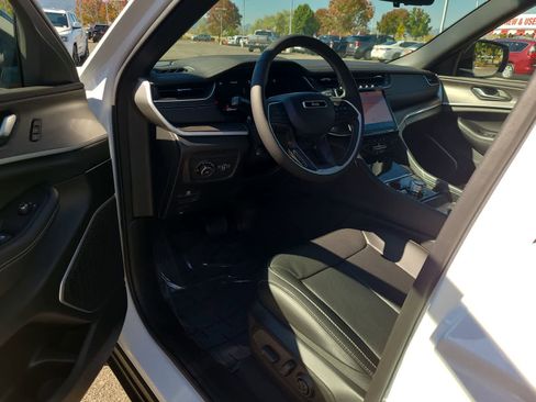 New 2025 Jeep Grand Cherokee Limited image 10