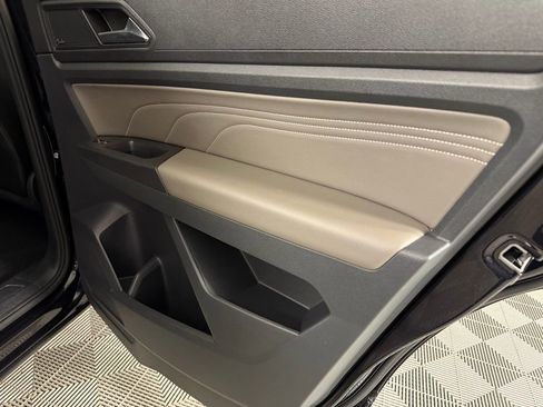 Used 2022 Volkswagen Atlas Cross Sport SEL Premium R-Line image 33