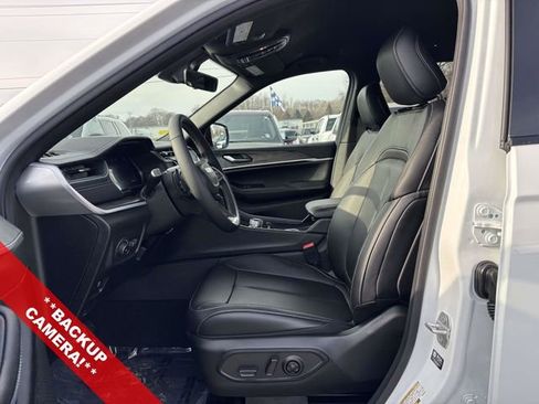 New 2025 Jeep Grand Cherokee L Limited w/ Black Appearance Package image 3