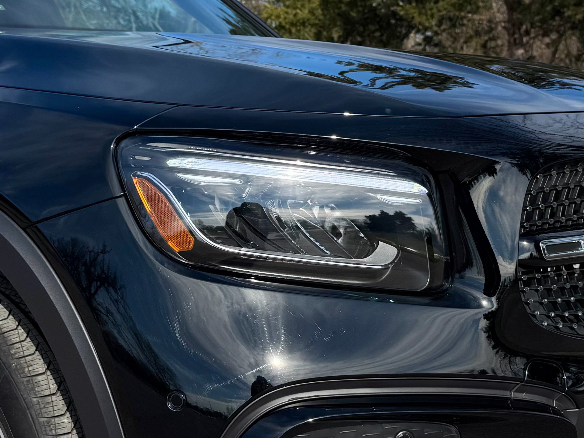 Used 2025 Mercedes-Benz GLB 250 w/ AMG Night Package image 75