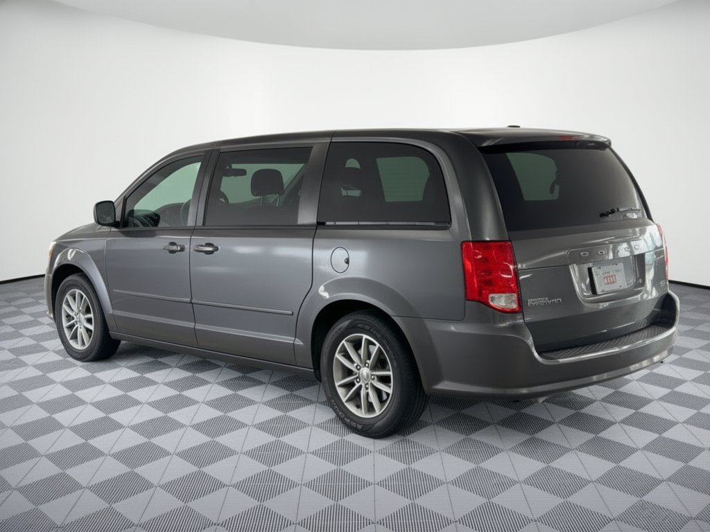 Used 2016 Dodge Grand Caravan SE FWD image 3