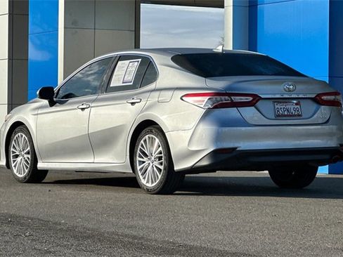 Used 2020 Toyota Camry XLE image 7