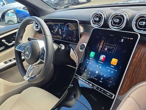 Used 2025 Mercedes-Benz GLC 350e 4MATIC image 10