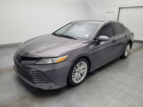 Used 2020 Toyota Camry XLE image 2