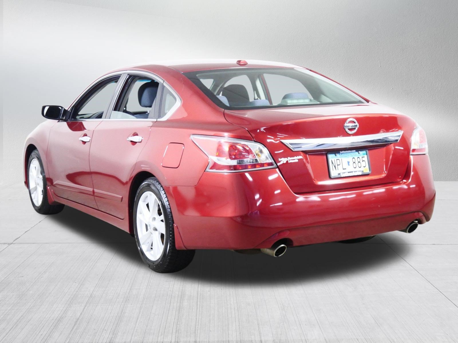 Used 2015 Nissan Altima 2.5 SV FWD image 5