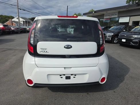 Used 2016 Kia Soul ! FWD image 6