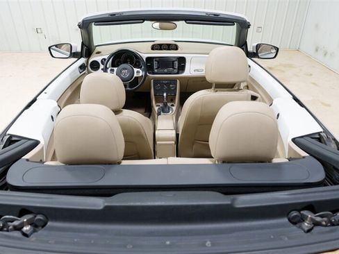 Used 2013 Volkswagen Beetle TDI FWD image 12