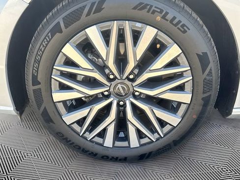 Used 2024 Nissan Altima 2.5 SV FWD image 28
