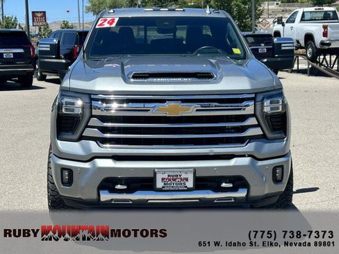 Used 2024 Chevrolet Silverado 3500 High Country w/ High Country Premium Package AWD/4WD image 2