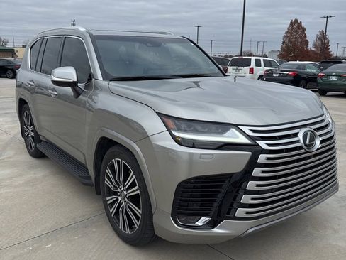 Used 2023 Lexus LX 600 4WD w/ Accessory Package (Z1) image 7