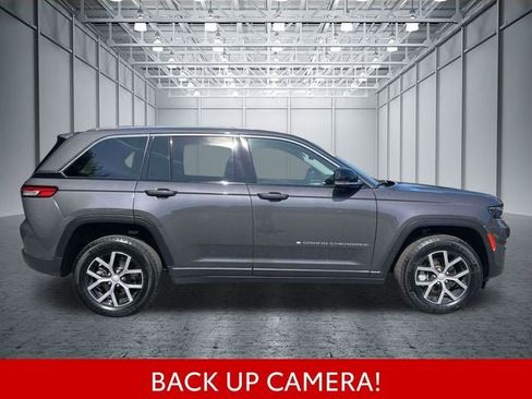 Used 2023 Jeep Grand Cherokee Limited w/ Luxury Tech Group II AWD/4WD image 5