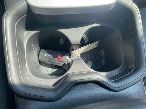 Used 2019 Toyota RAV4 XLE AWD/4WD image 36