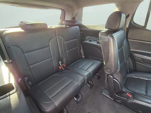Used 2022 GMC Acadia SLT w/ Elevation Edition FWD image 12
