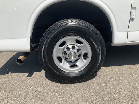 Used 2022 Chevrolet Express 2500 w/ Driver Convenience Package image 7
