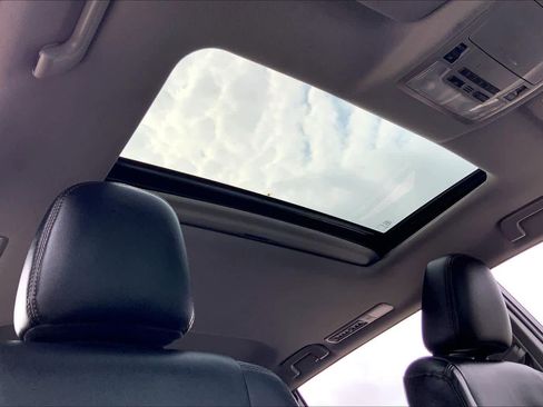 Used 2019 Toyota Highlander XLE FWD image 14