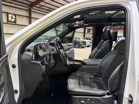 Used 2021 Cadillac Escalade ESV Sport w/ Driver Assist Tech Package AWD/4WD image 13