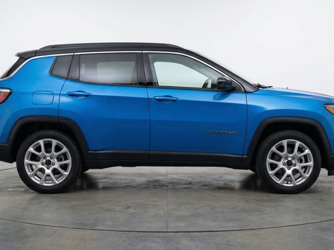 Used 2025 Jeep Compass Limited image 11