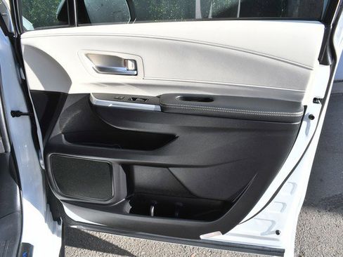 Certified 2025 Toyota Sienna Platinum image 24