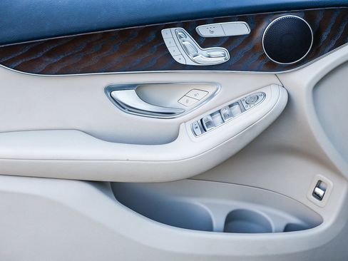 Used 2021 Mercedes-Benz GLC 300 4MATIC image 20