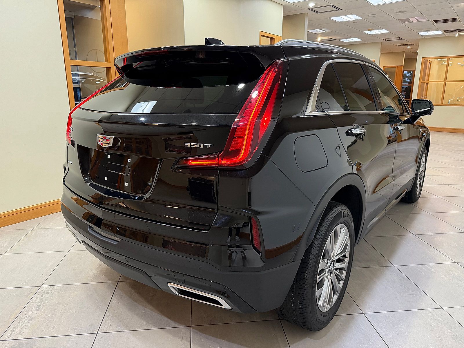 Used 2025 Cadillac XT4 Premium Luxury AWD/4WD image 4