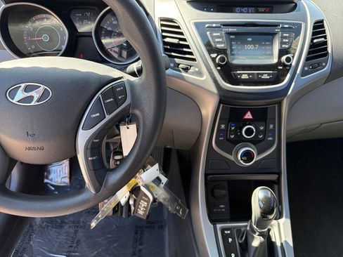 Used 2016 Hyundai Elantra SE w/ Option Group 02 image 16