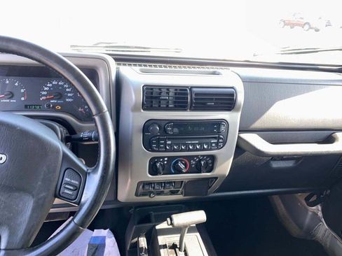 Used 2005 Jeep Wrangler Unlimited AWD/4WD image 25