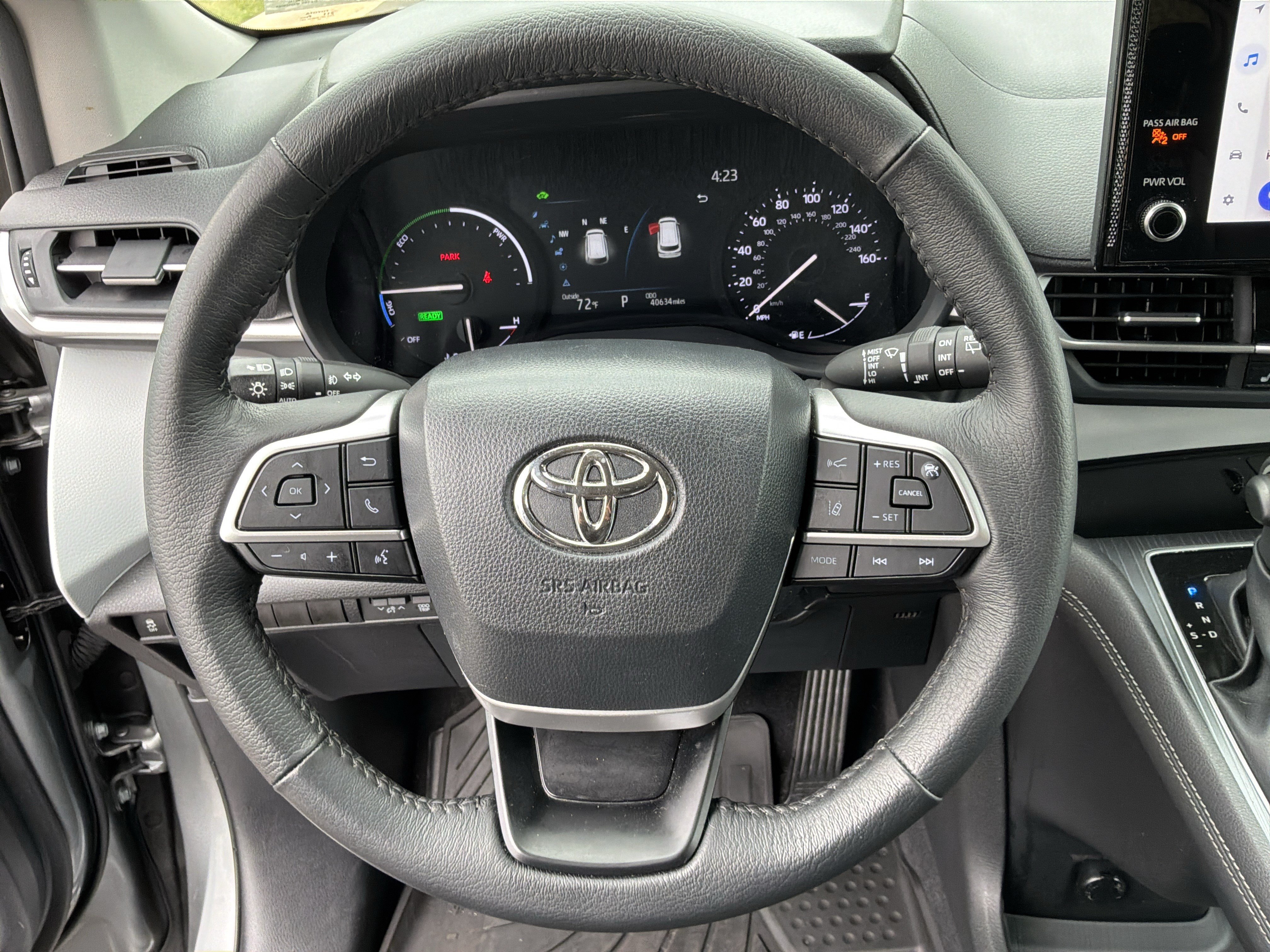 Used 2026 Toyota Sienna XLE FWD image 18