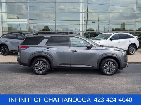 Used 2025 Nissan Pathfinder SV FWD image 8