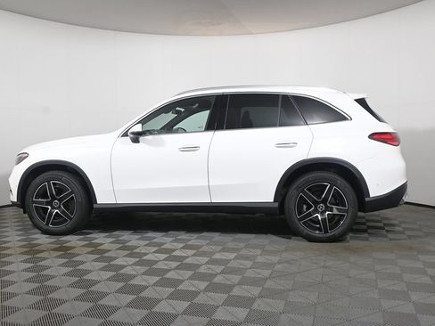 Used 2026 Mercedes-Benz GLC 300 4MATIC image 2