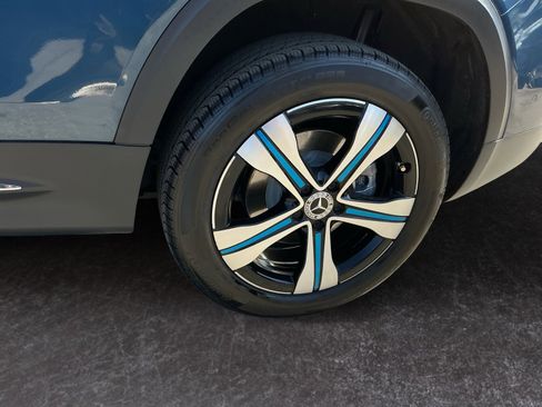 Used 2023 Mercedes-Benz EQB 250+ w/ Exclusive Package image 9