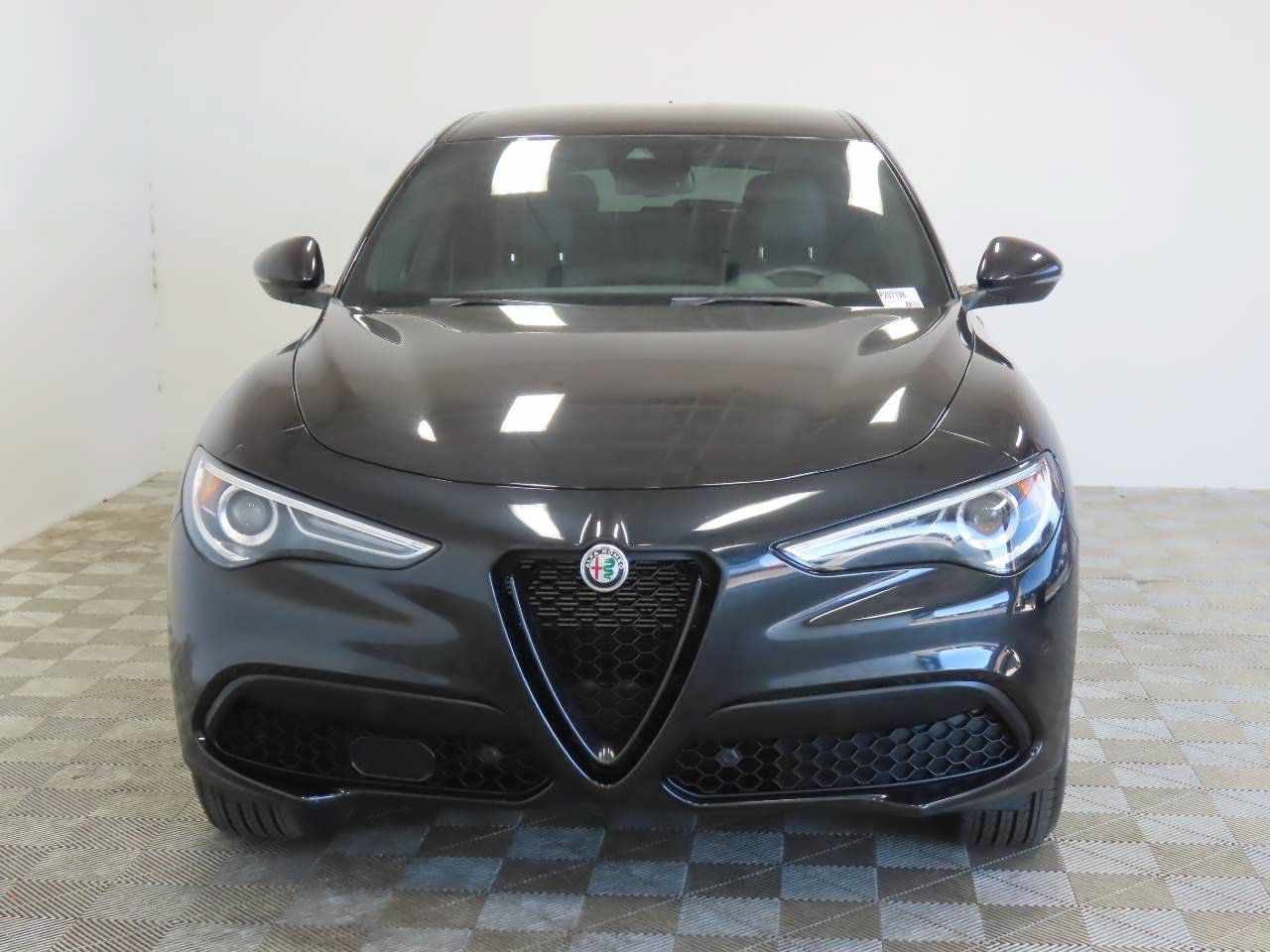 Used 2023 Alfa Romeo Stelvio Sprint RWD image 2