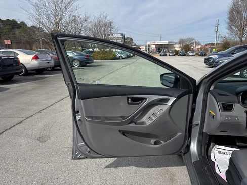 Used 2013 Hyundai Elantra GLS w/ Preferred Pkg image 11