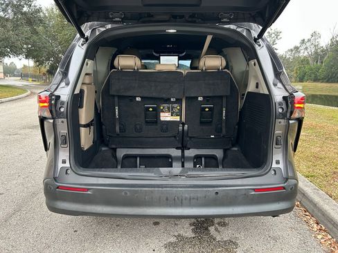 Used 2021 Toyota Sienna XLE image 10
