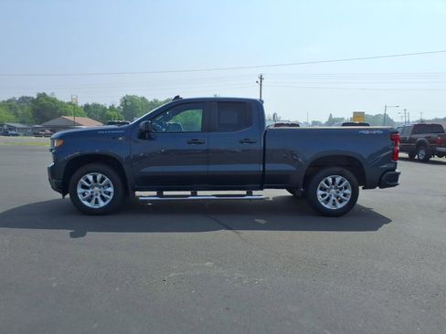 Used 2020 Chevrolet Silverado 1500 Custom w/ Custom Value Package image 2