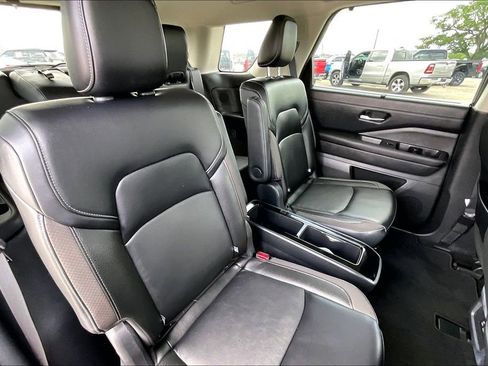 Used 2024 Nissan Pathfinder SL w/ SL Premium Package FWD image 22