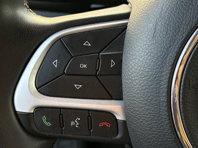 Used 2020 Jeep Renegade Latitude FWD image 23