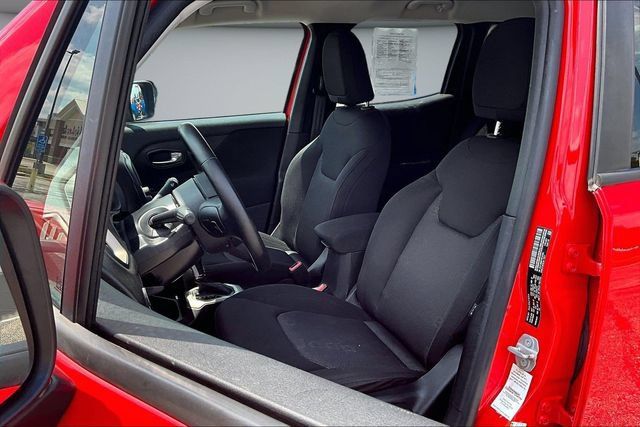 Used 2017 Jeep Renegade Latitude w/ Cold Weather Group AWD/4WD image 19