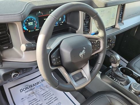 New 2025 Ford Bronco Outer Banks w/ Black Appearance Package image 18