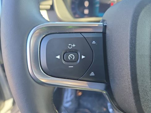Used 2023 Volvo XC40 B5 Plus w/ Protection Package Premier image 14