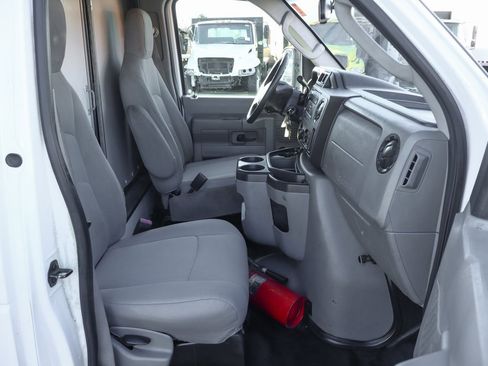 Used 2016 Ford E-350 and Econoline 350 Super Duty image 30